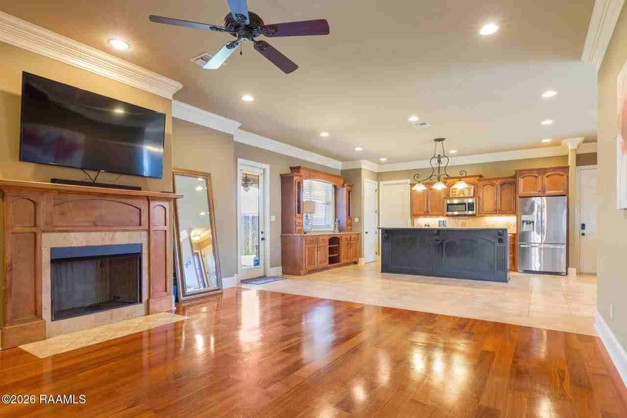 814 Flambant Dr - Photo 4 of 15