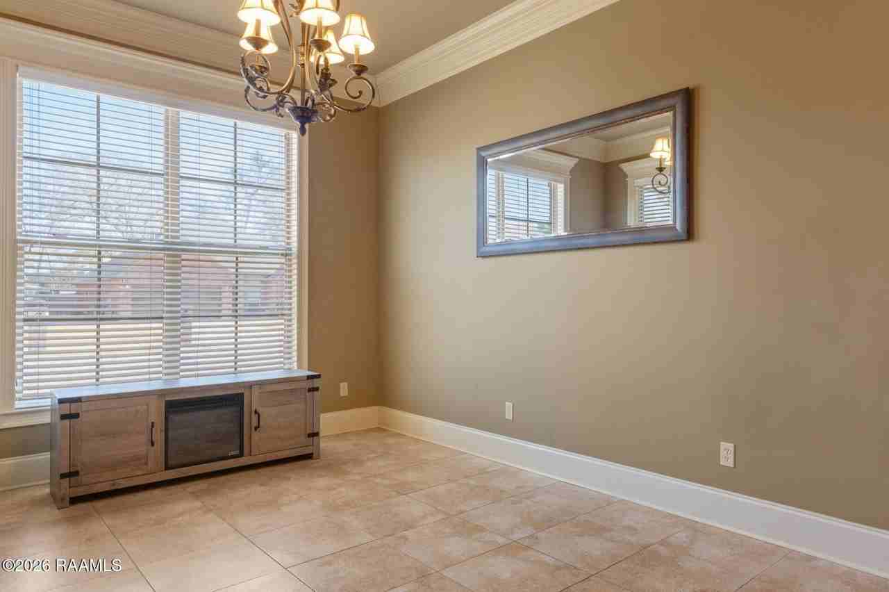 814 Flambant Dr - Photo 5 of 15