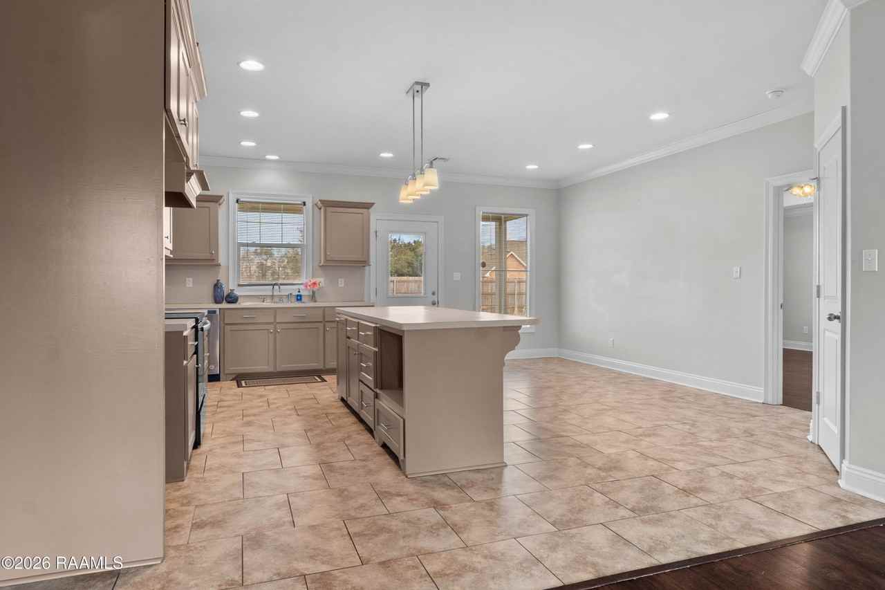 1007 Lillian Michel Dr - Photo 5 of 21