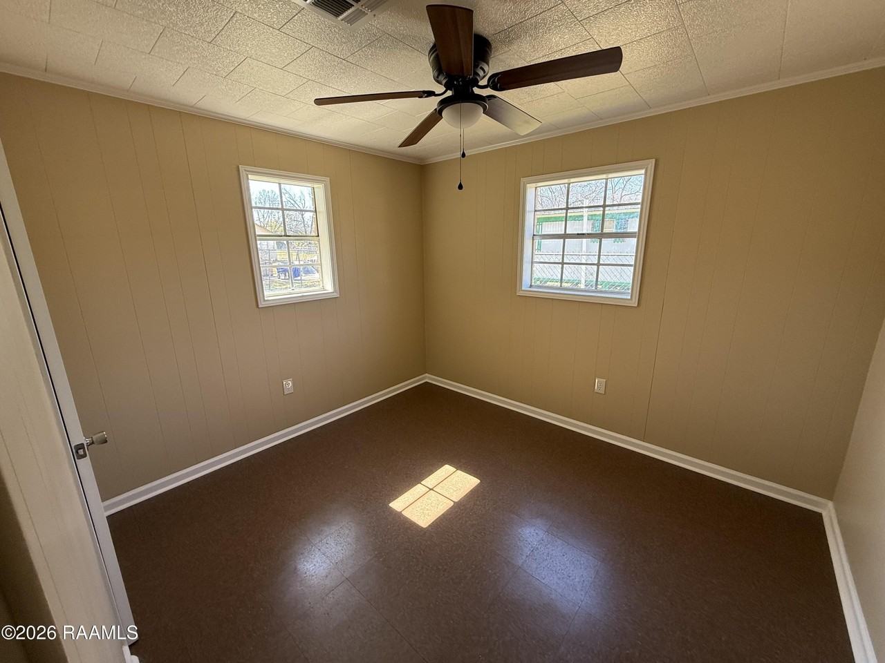 805 Joseph St - Photo 5 of 8