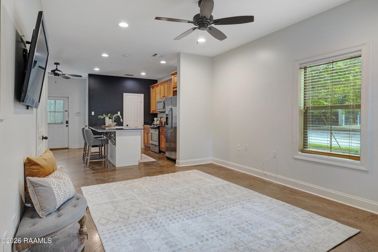 701 W Taft St Apt 7 #7 - Photo 4 of 20