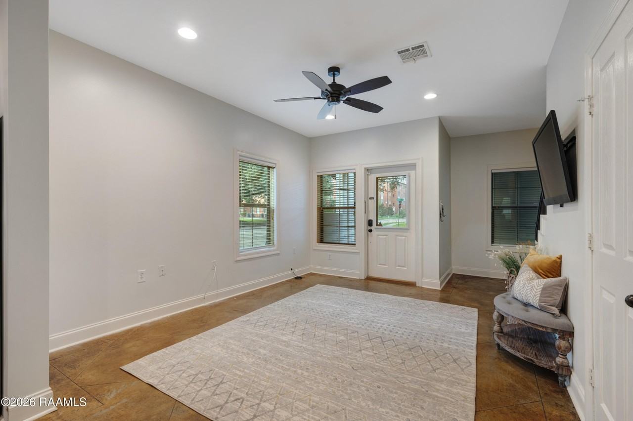 701 W Taft St Apt 7 #7 - Photo 6 of 20