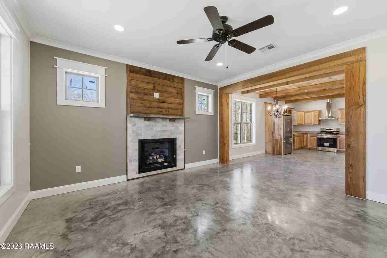 104 Suncan Rd - Photo 2 of 31