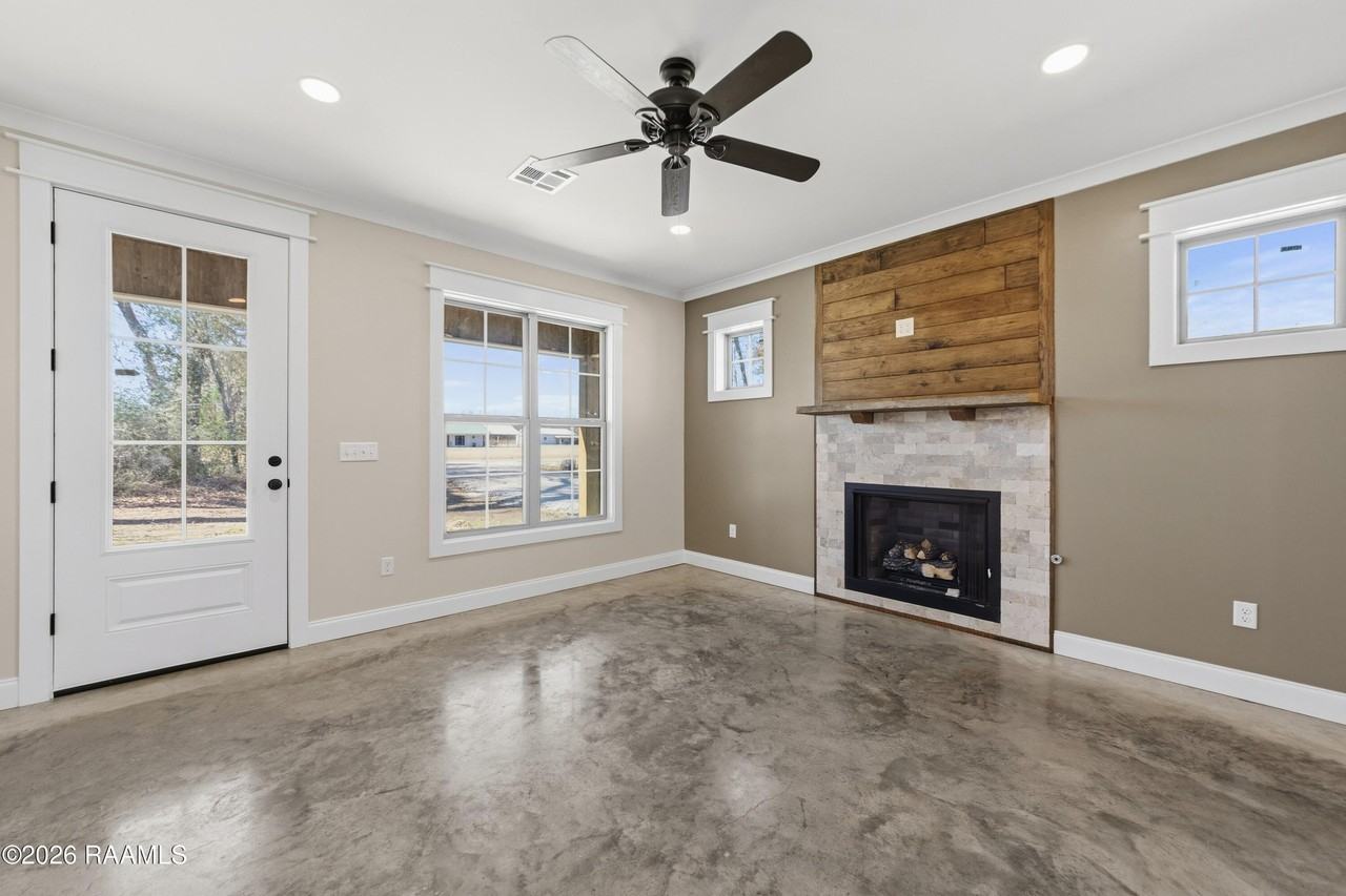 104 Suncan Rd - Photo 3 of 31