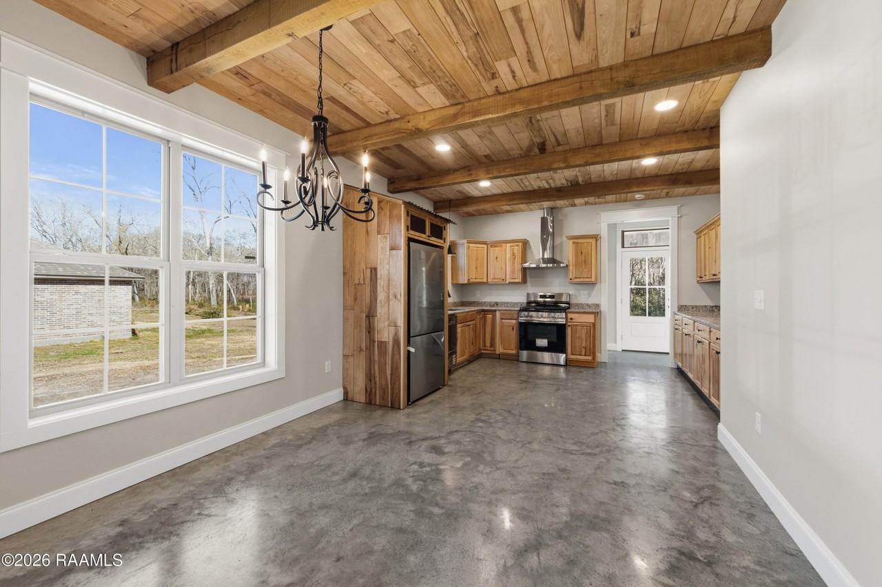 104 Suncan Rd - Photo 7 of 31