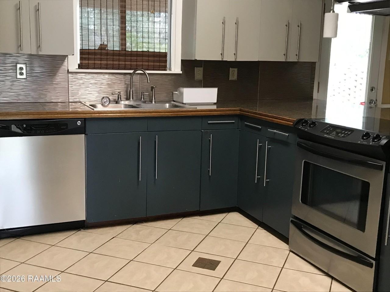 108 Billeaud Ln - Photo 2 of 17