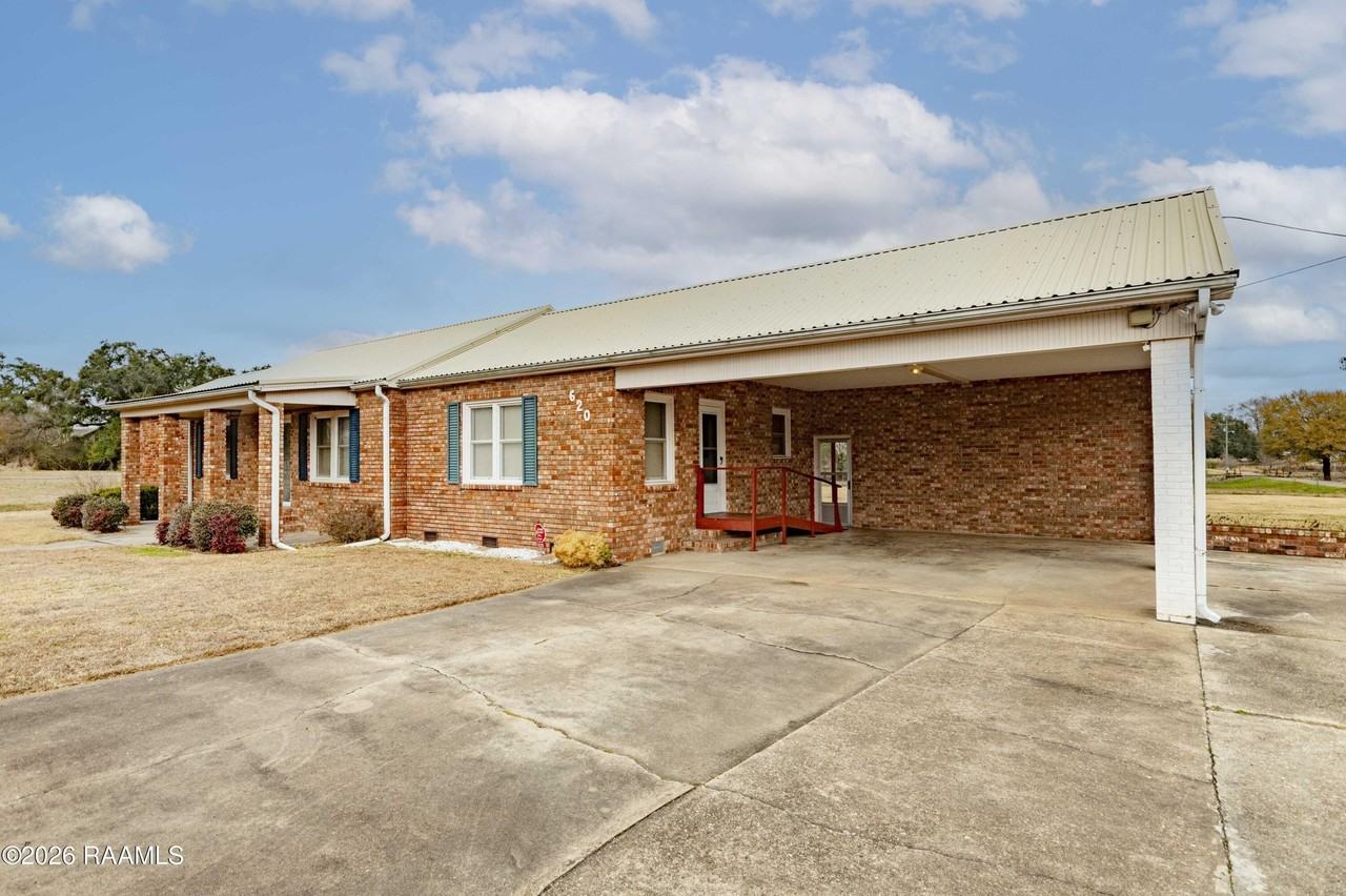 620 W Main St - Photo 2 of 22