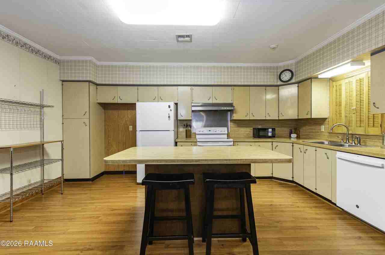 620 W Main St - Photo 3 of 22