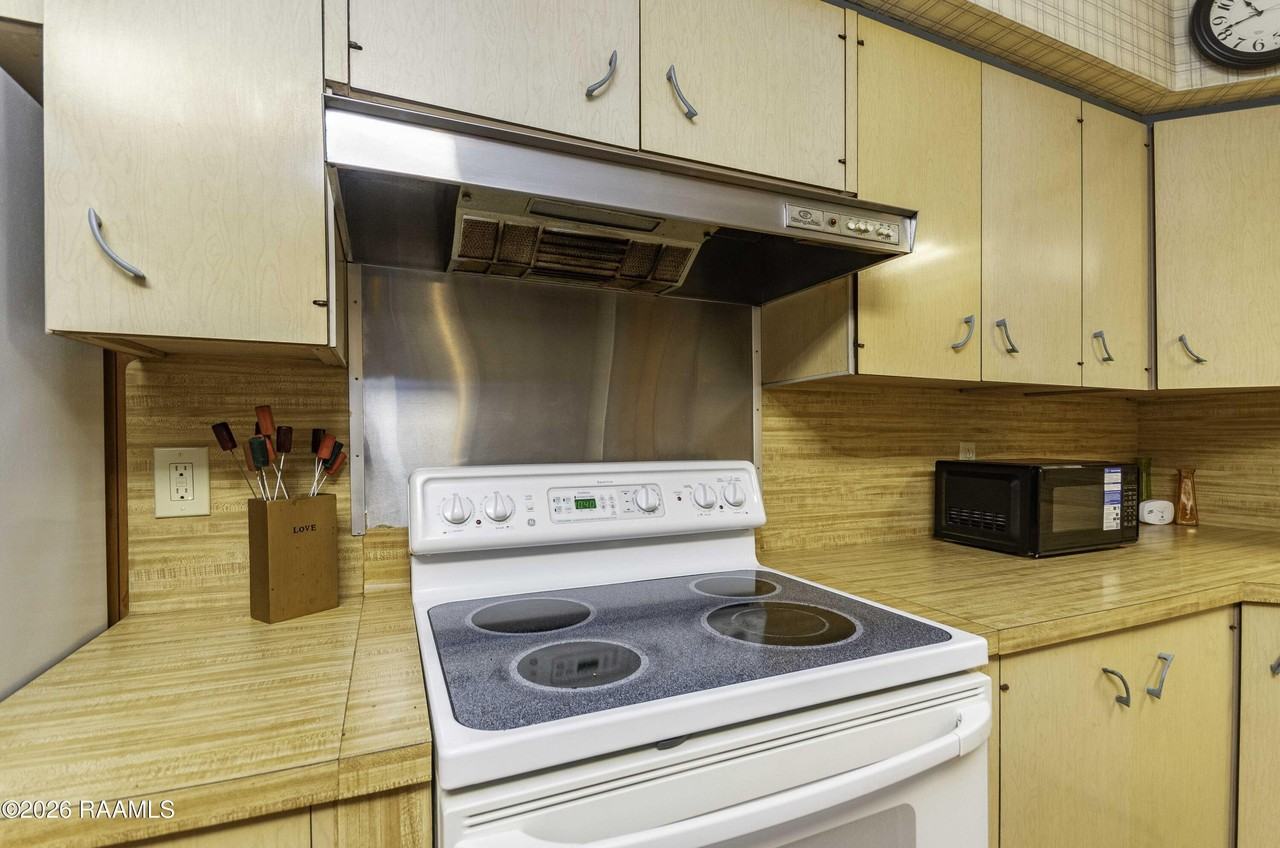 620 W Main St - Photo 4 of 22