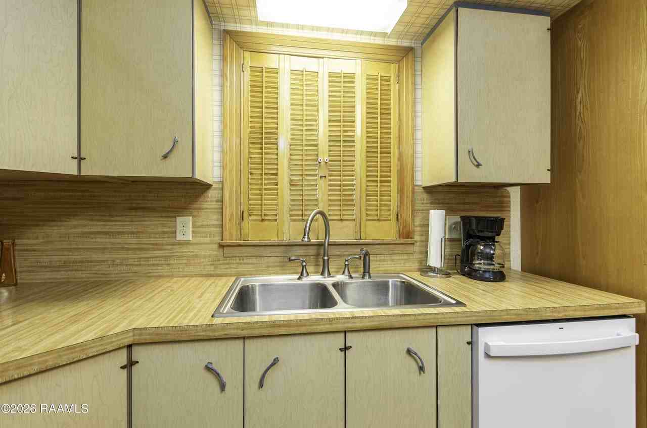 620 W Main St - Photo 5 of 22