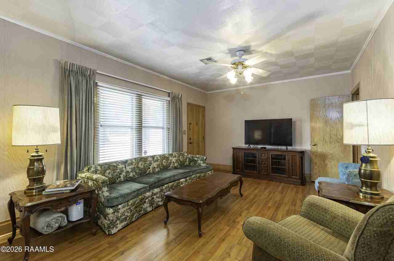 620 W Main St - Photo 7 of 22