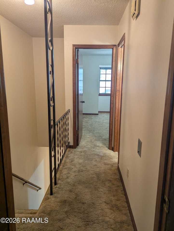 714 S Wimberly St - Photo 2 of 8