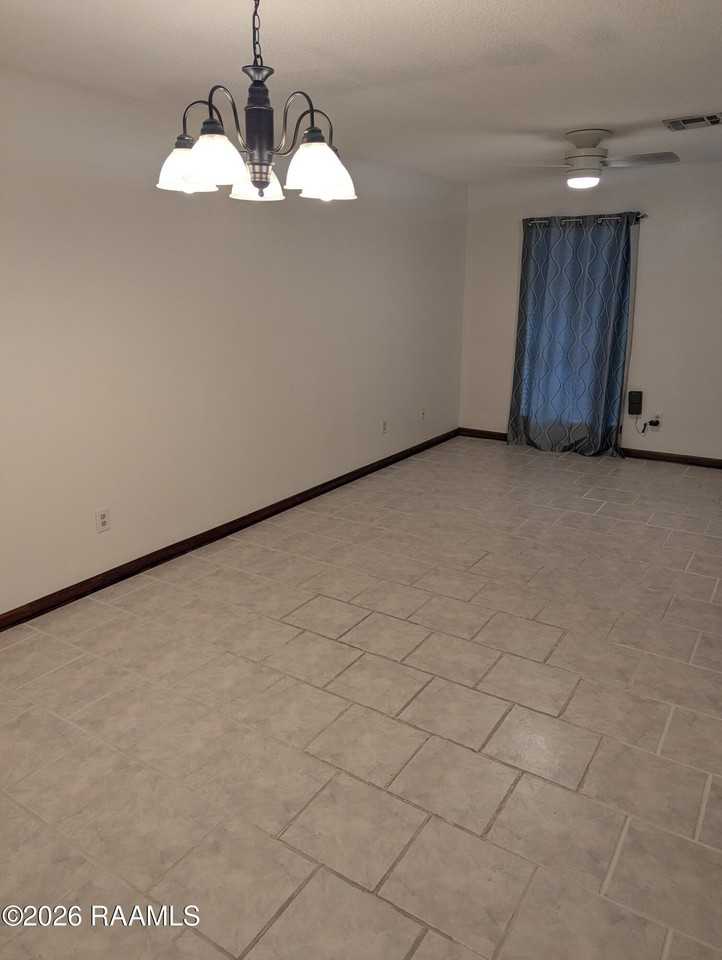 714 S Wimberly St - Photo 4 of 8