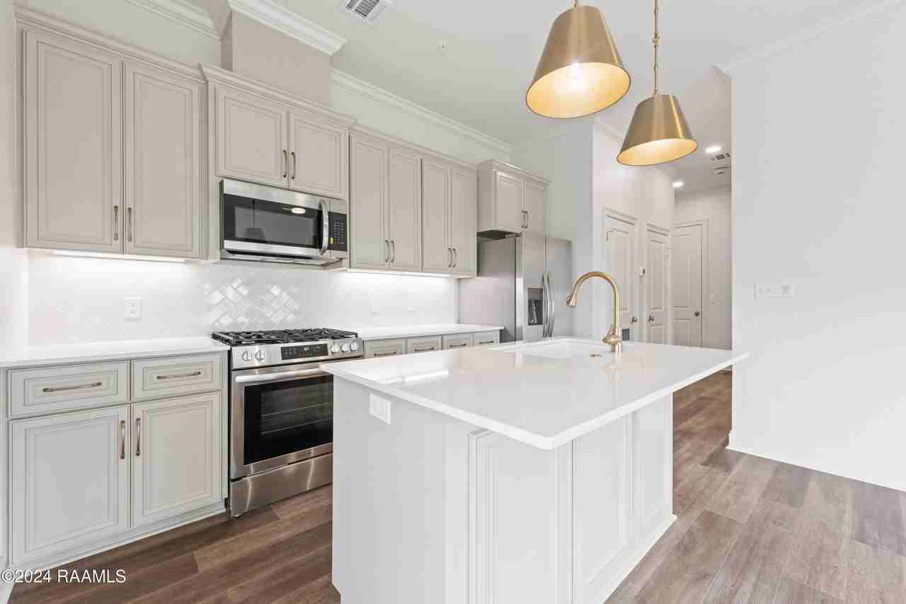 200 Prescott Blvd Unit 302 #302 - Photo 3 of 11