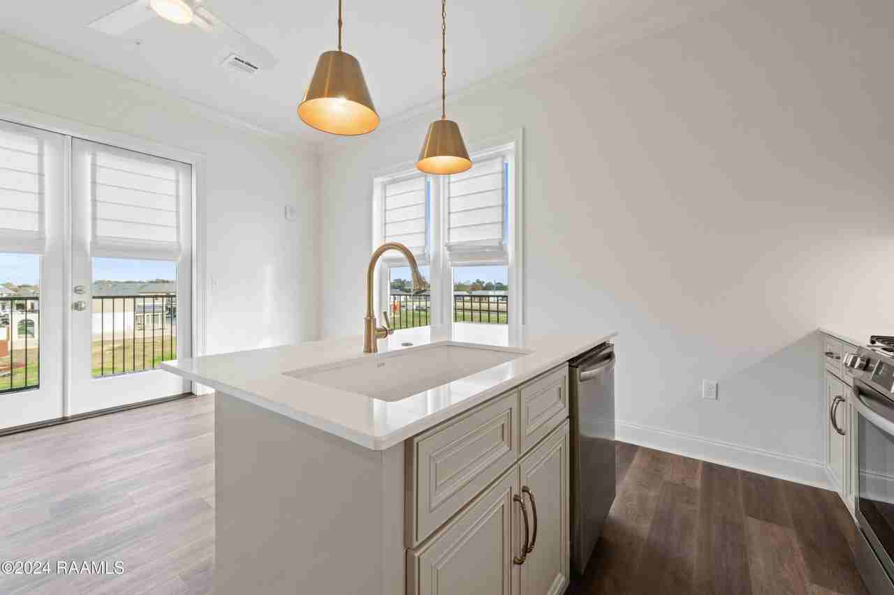 200 Prescott Blvd Unit 302 #302 - Photo 5 of 11