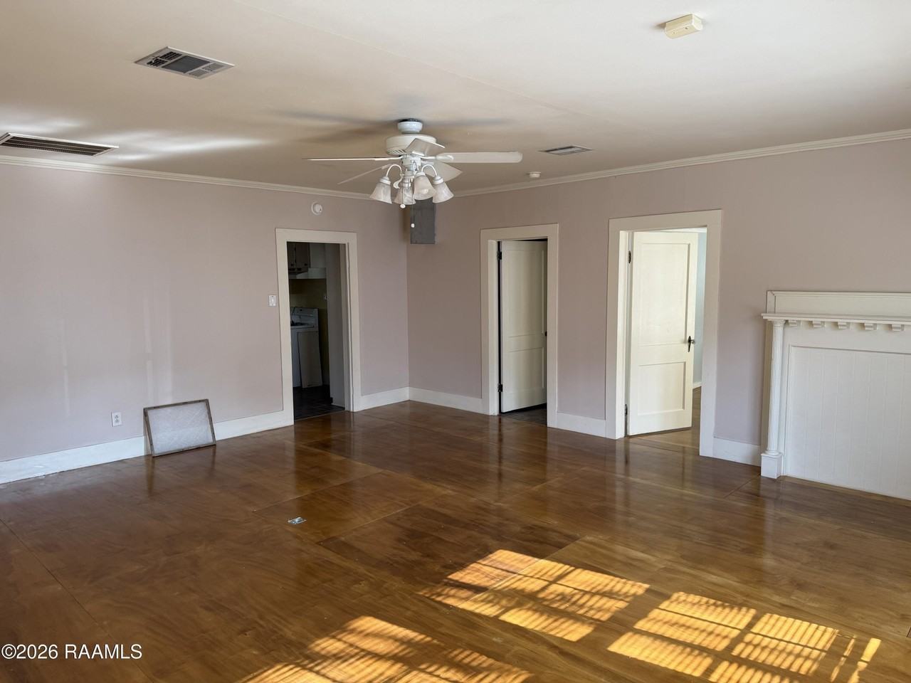 1322 W University Ave - Photo 5 of 26