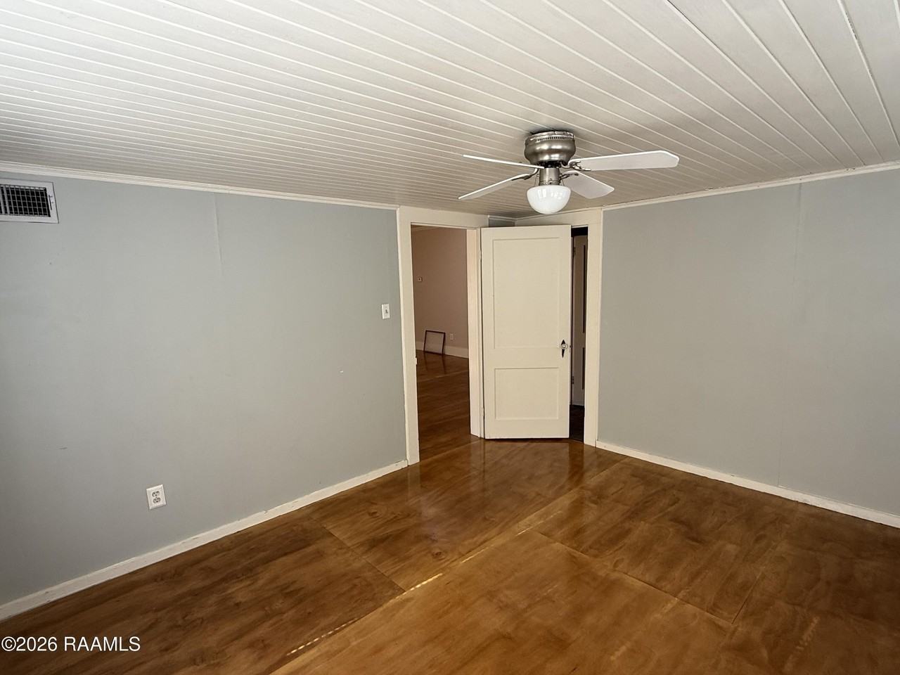 1322 W University Ave - Photo 7 of 26