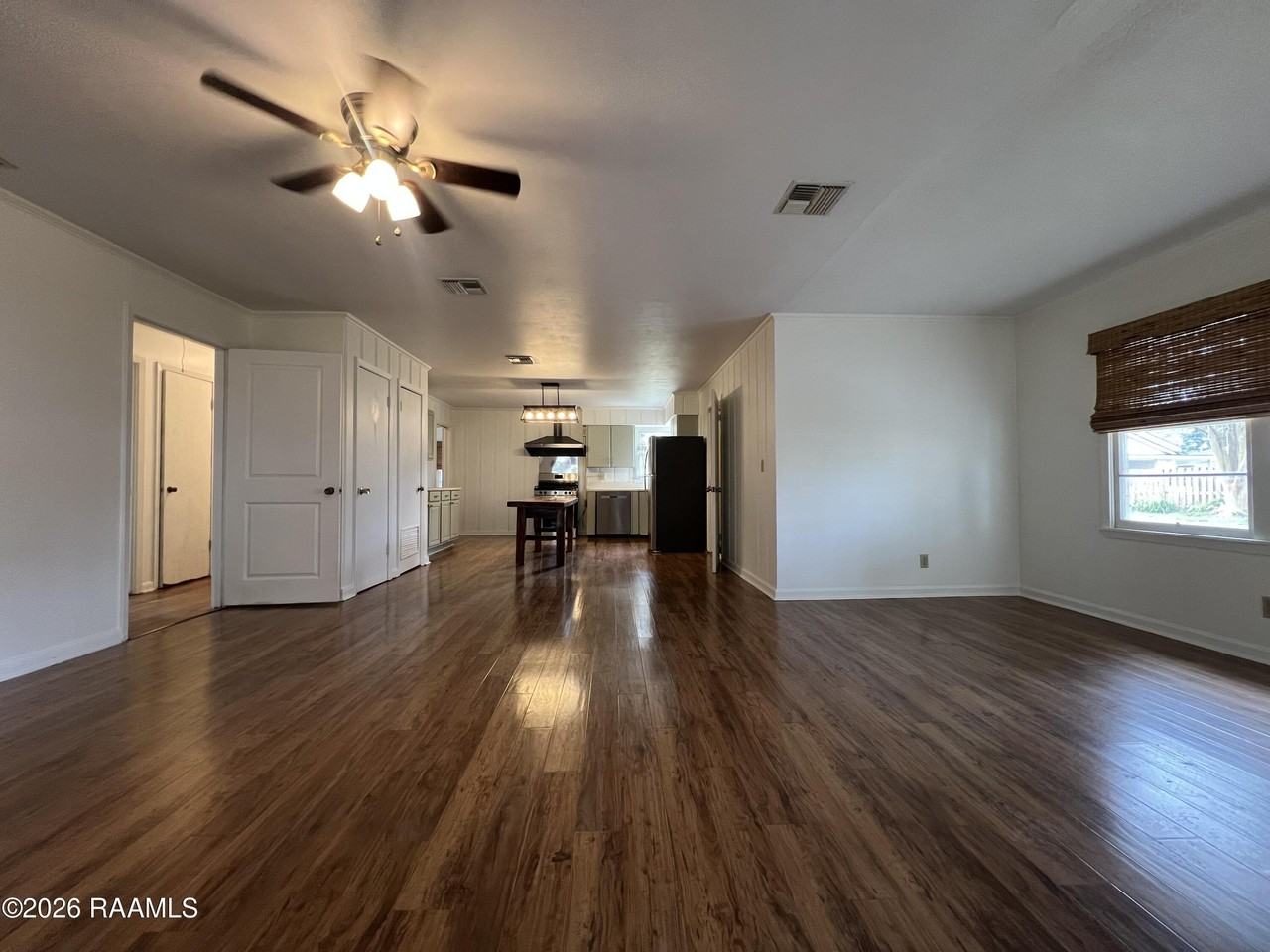 215 Stephens St - Photo 4 of 19