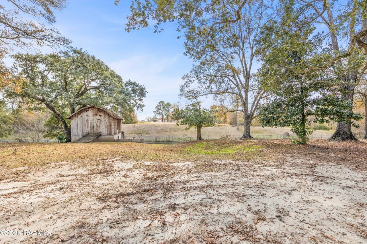 1401 E Bayou Pkwy - Photo 4 of 41