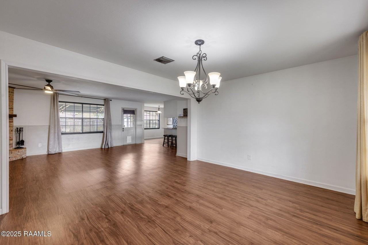 315 S Philo Dr - Photo 2 of 14