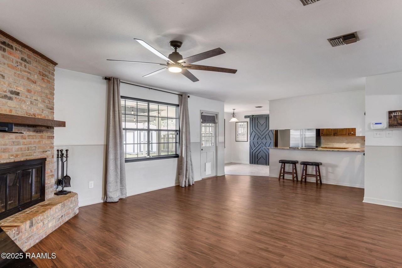 315 S Philo Dr - Photo 3 of 14