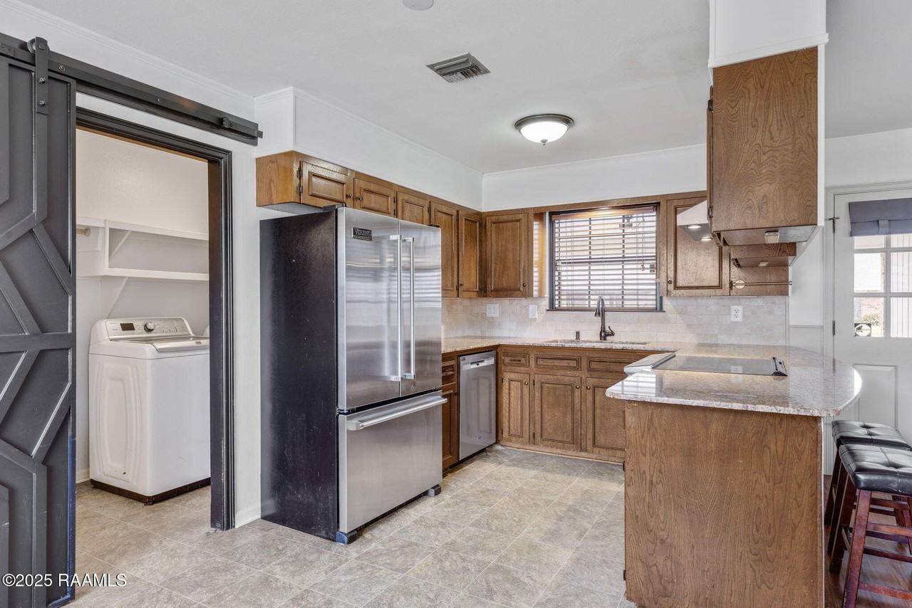 315 S Philo Dr - Photo 5 of 14