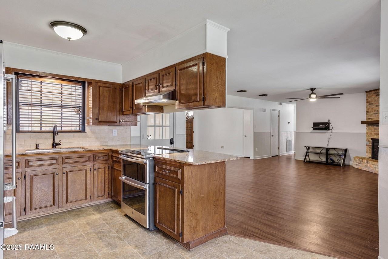 315 S Philo Dr - Photo 6 of 14