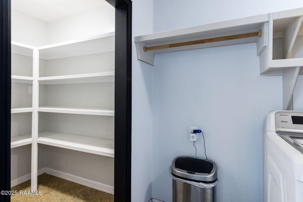 315 S Philo Dr - Photo 7 of 14