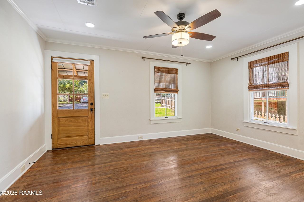 421 E Main St - Photo 4 of 23