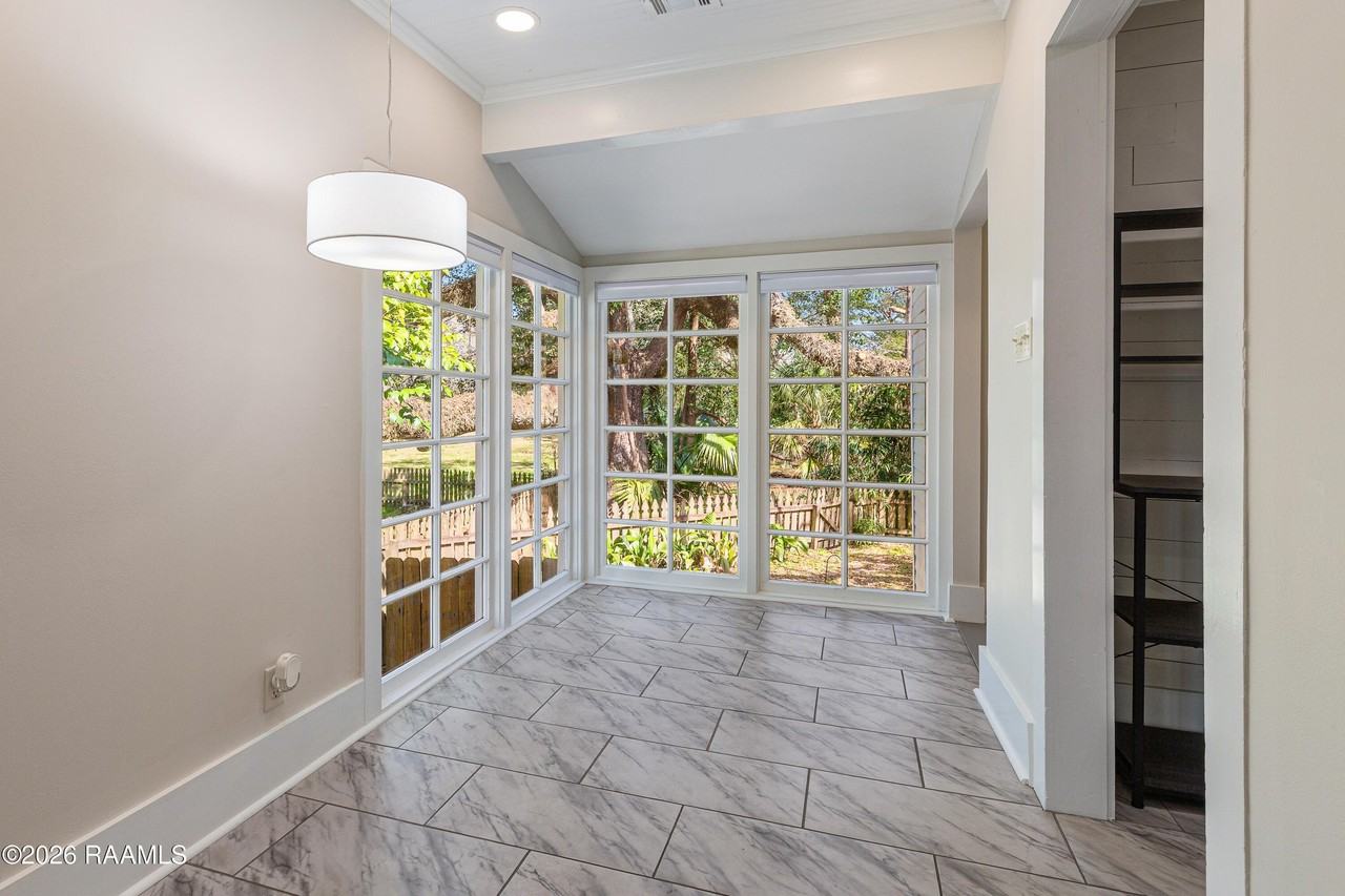 421 E Main St - Photo 7 of 23