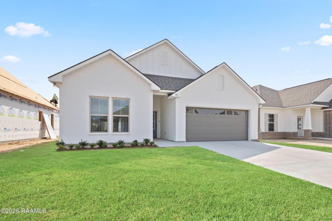 107 Lotus St - Photo 2 of 23