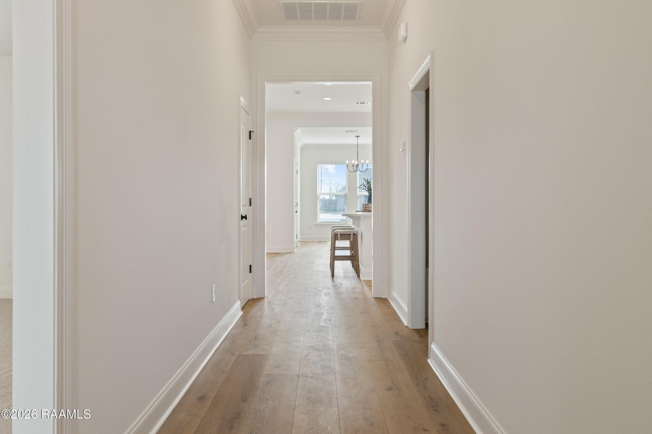 107 Lotus St - Photo 3 of 23