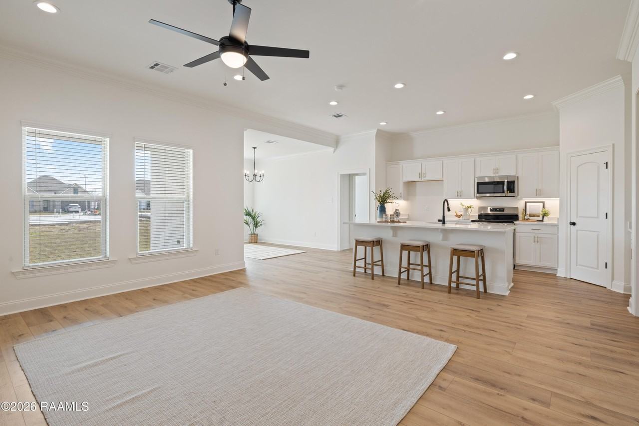 107 Lotus St - Photo 4 of 23