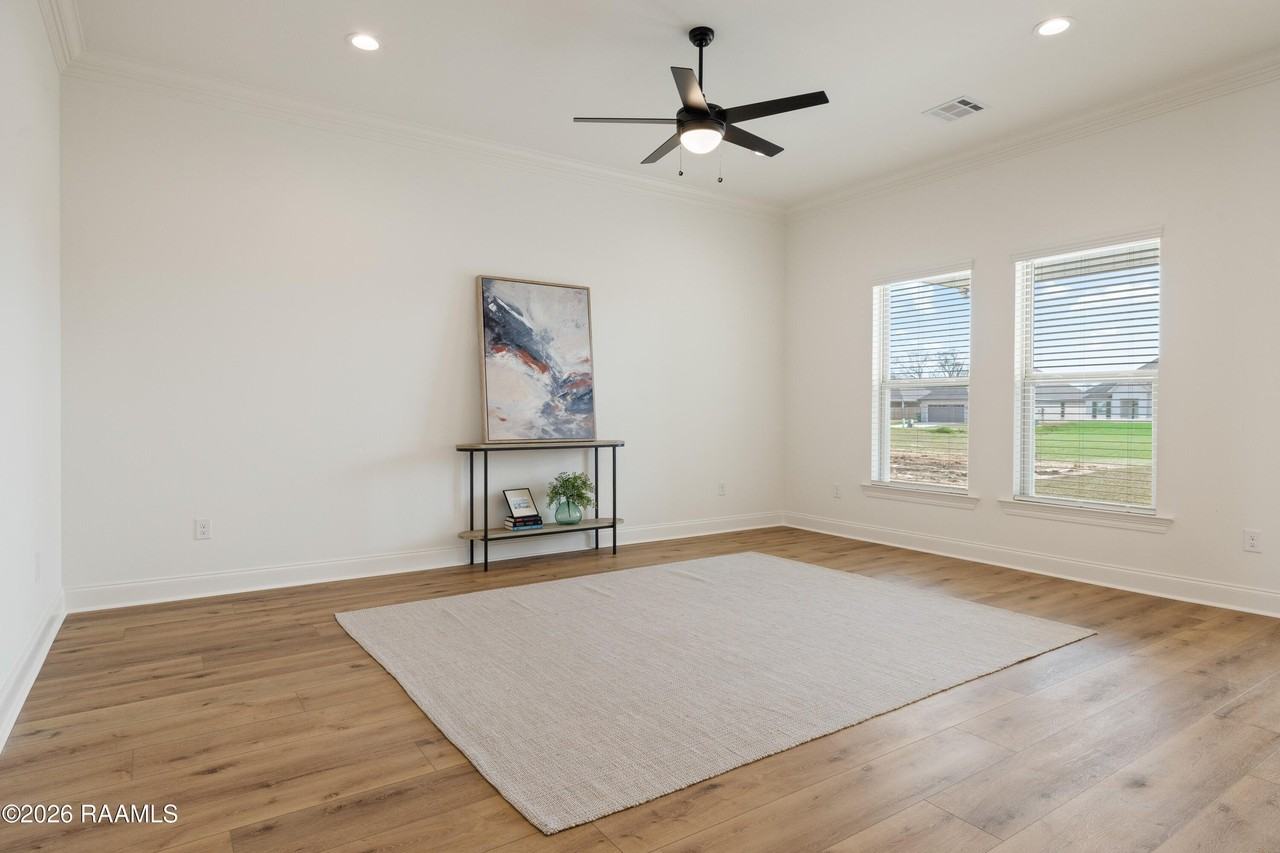 107 Lotus St - Photo 5 of 23