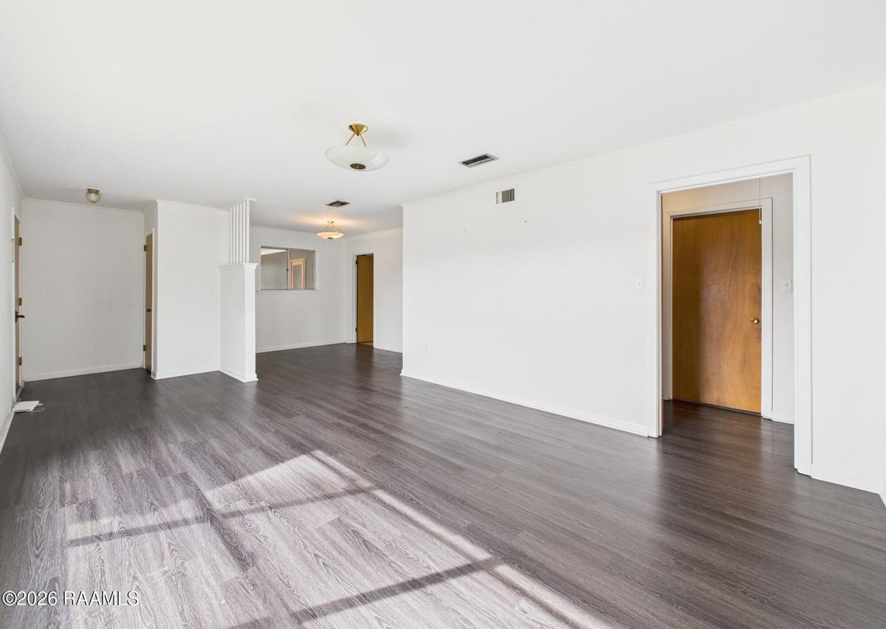 107 Westmoreland Dr - Photo 4 of 20