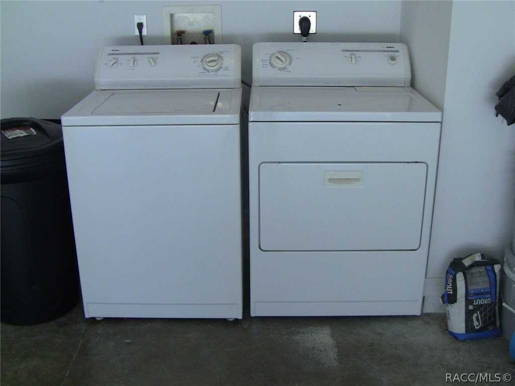 10215 N Biscayne Dr - Photo 4 of 29