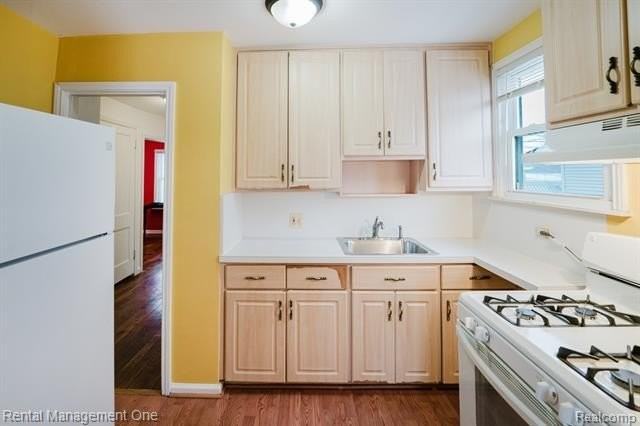 3354 Monroe St - Photo 6 of 24