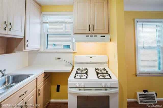 3354 Monroe St - Photo 7 of 24