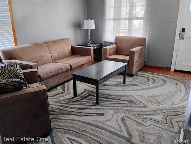 1127 Hoffman Ave - Photo 3 of 19