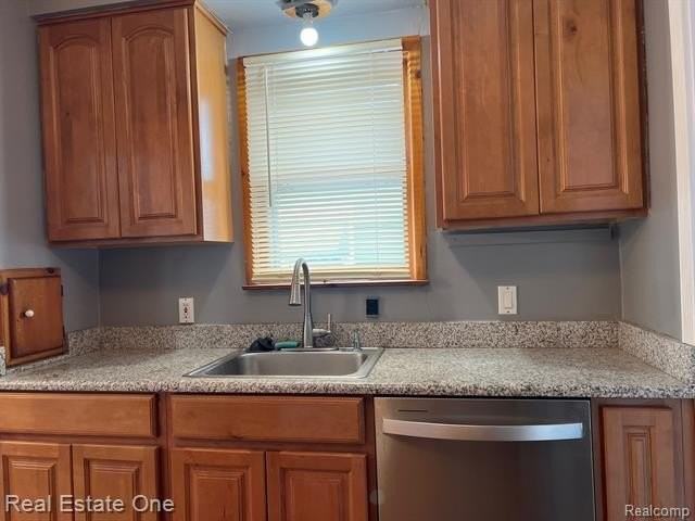 1127 Hoffman Ave - Photo 7 of 19