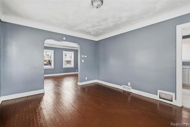 5767 Berkshire St - Photo 3 of 20