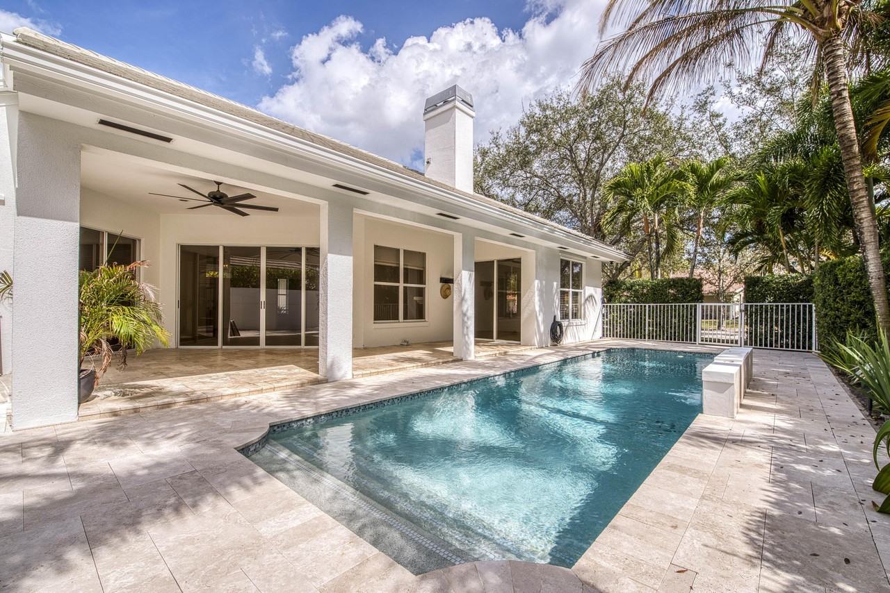 6163 Winding Lake Dr - Photo 2 of 22