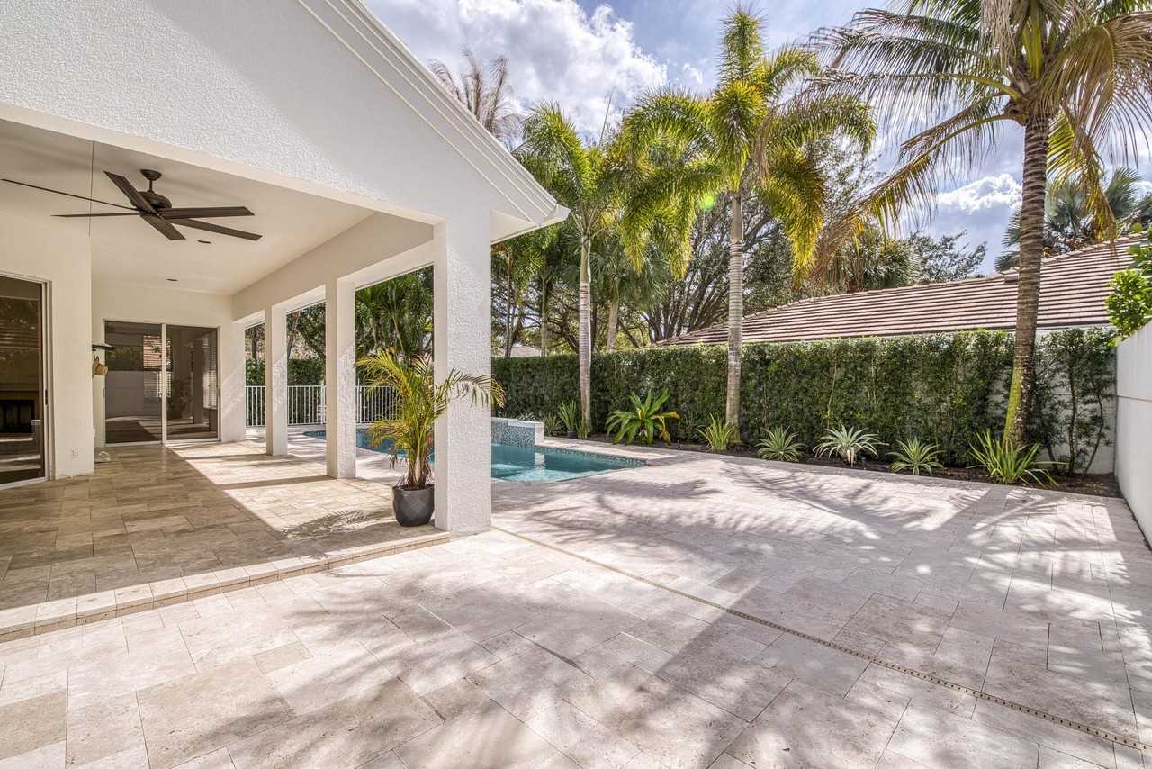 6163 Winding Lake Dr - Photo 3 of 22