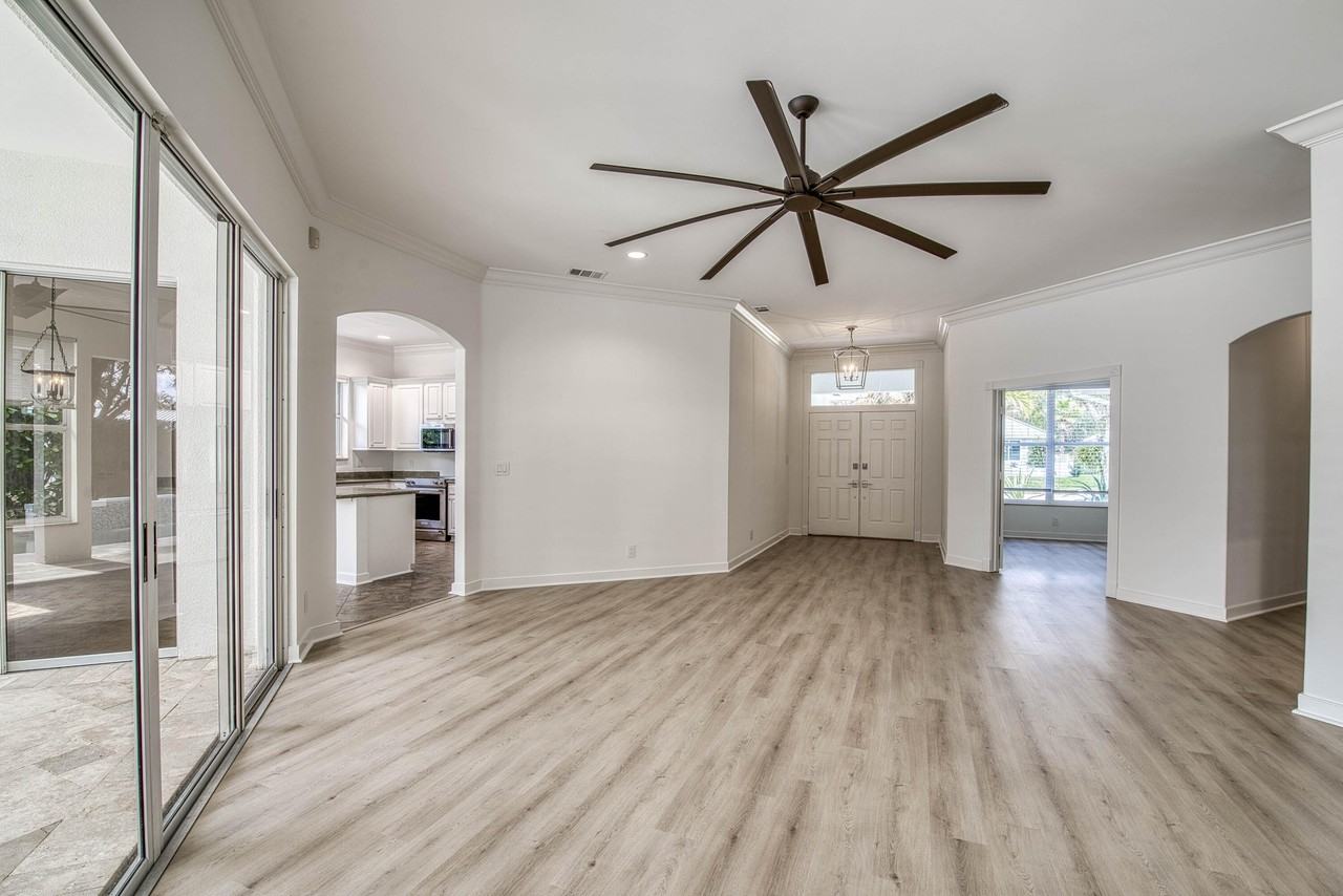 6163 Winding Lake Dr - Photo 5 of 22