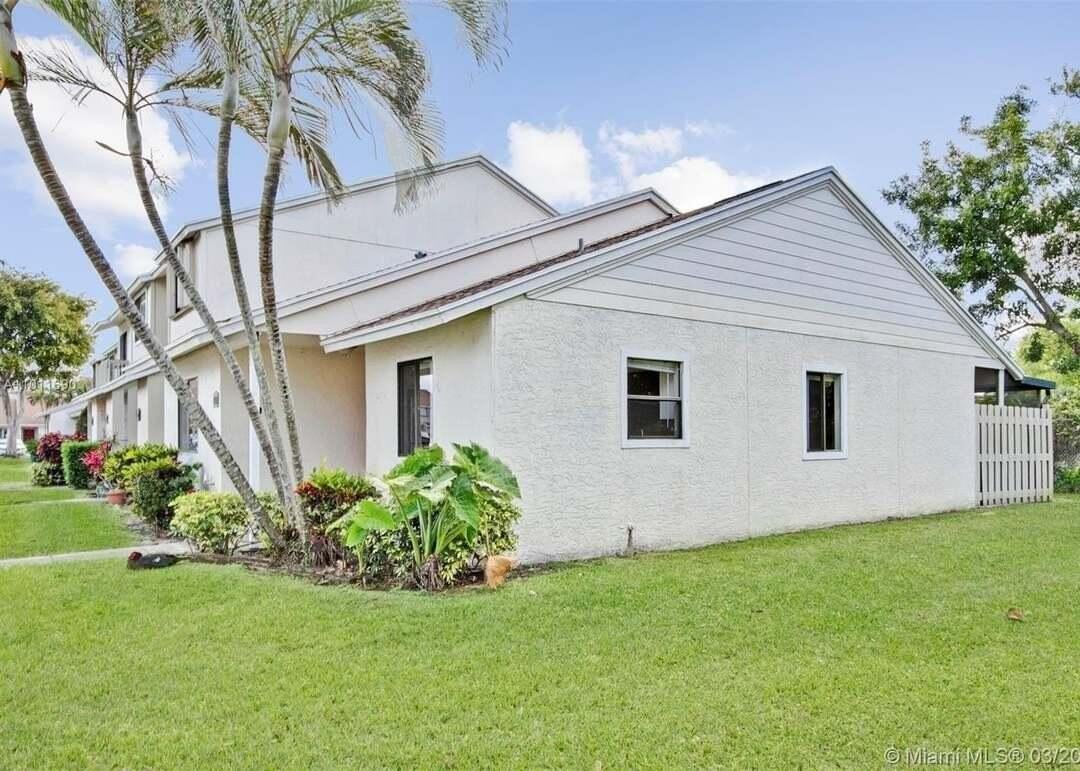 6508 Dockside Cir - Photo 4 of 9