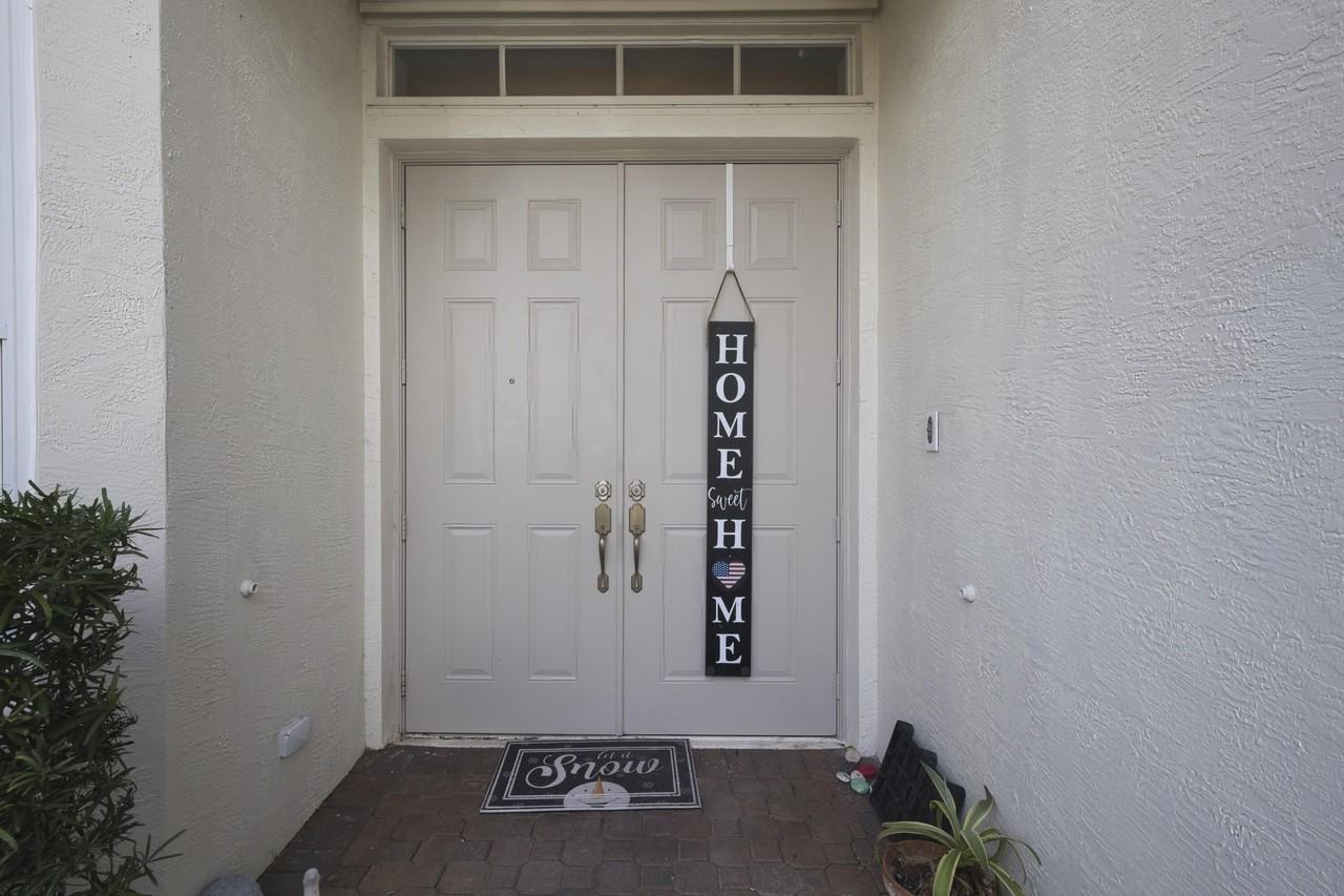 11585 Sw Fieldstone Way - Photo 2 of 50