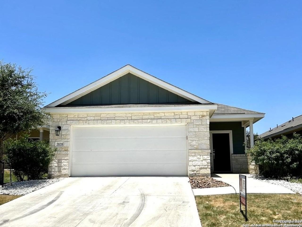 7879 Abbey Pl - Photo 2 of 23