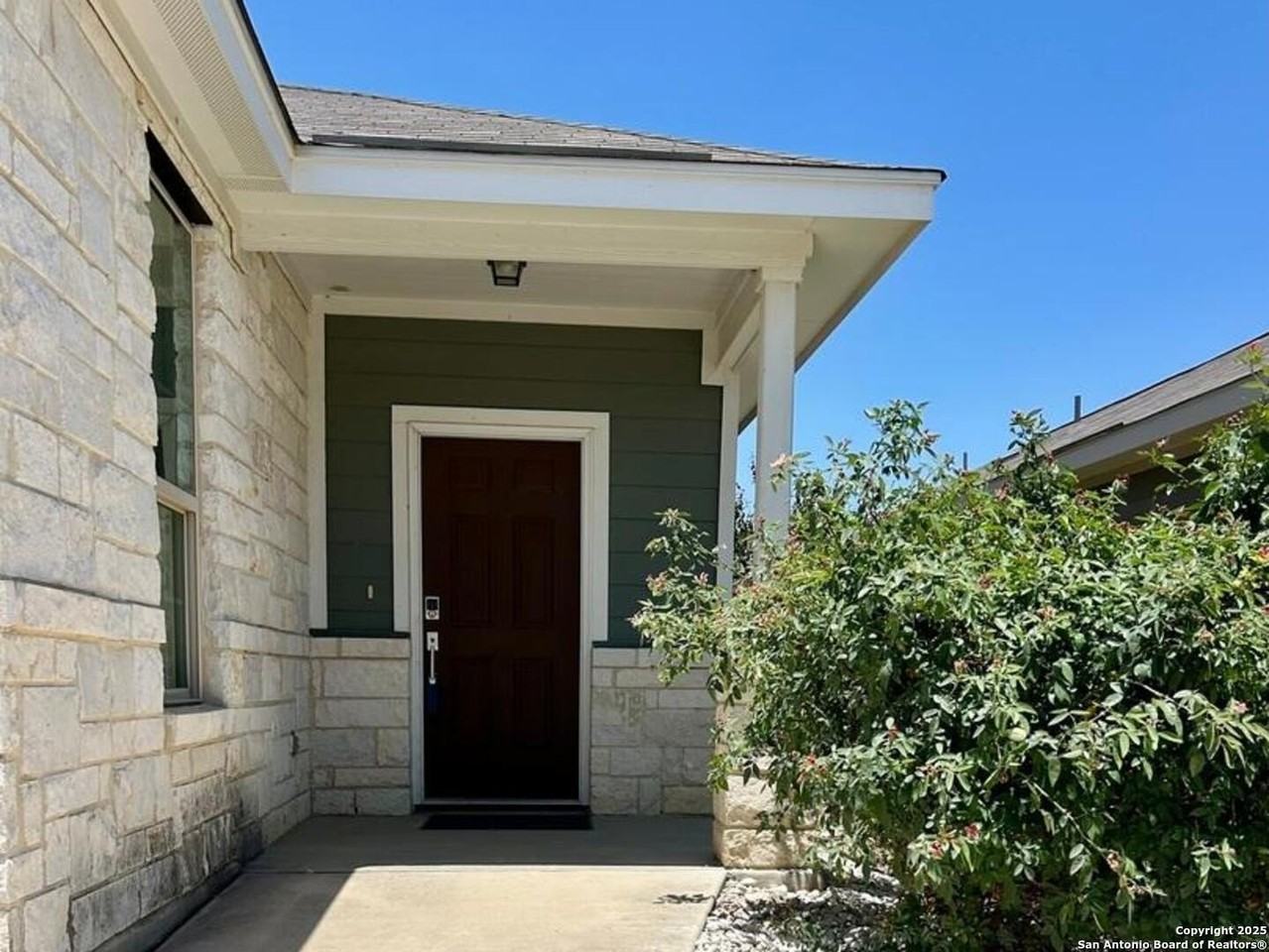 7879 Abbey Pl - Photo 3 of 23