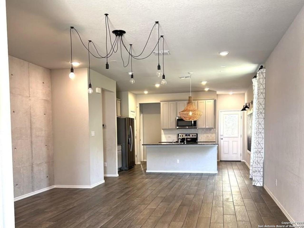 7879 Abbey Pl - Photo 4 of 23