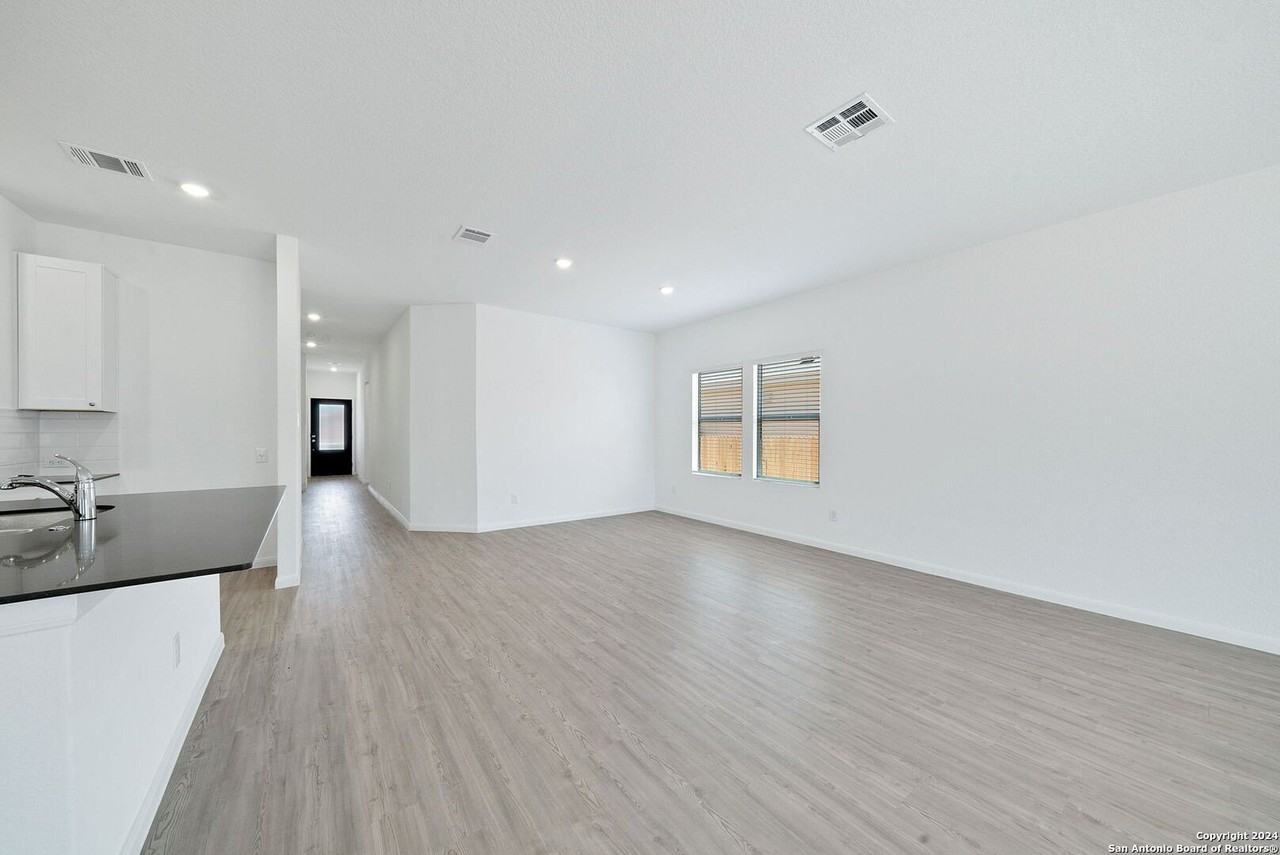 31823 Christmas Rose - Photo 7 of 30